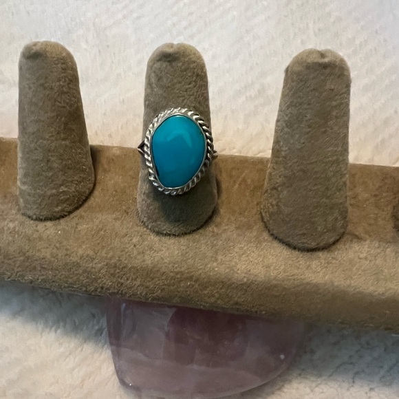 Native Vintage Sleeping Beauty Navajo Sterling Silver Turquoise Ring - Picture 3 of 6